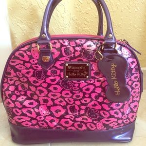 Lounge Fly x Hello Kitty purse